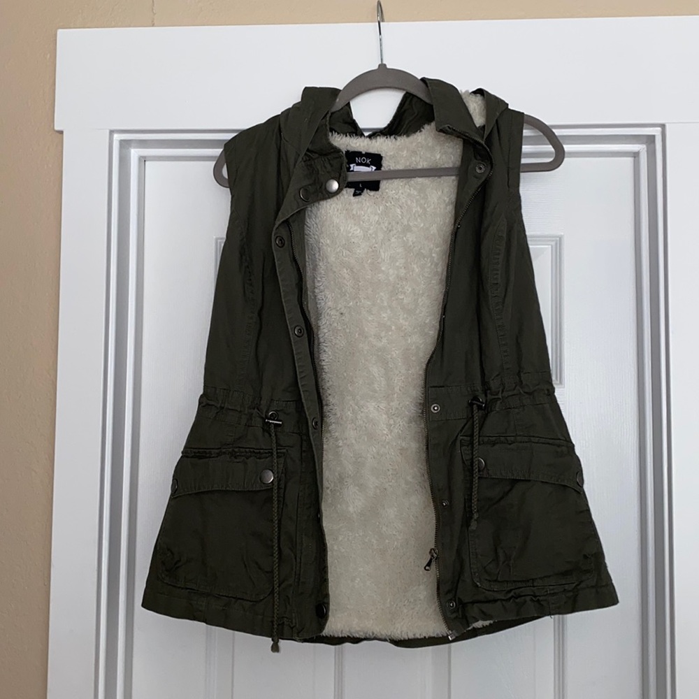 Nok nok olive vest with Sherpa lining. Gently used.